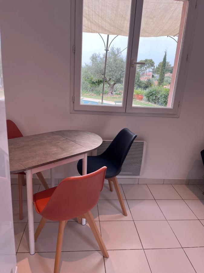 Hauteurs De Toulon : Charmant Studio Piscine Екстер'єр фото